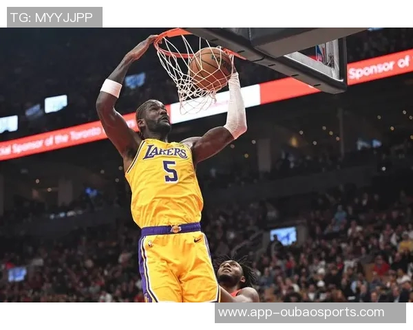 帕金斯直言艾顿两双数据无足轻重亚当斯表现更具价值引发热议